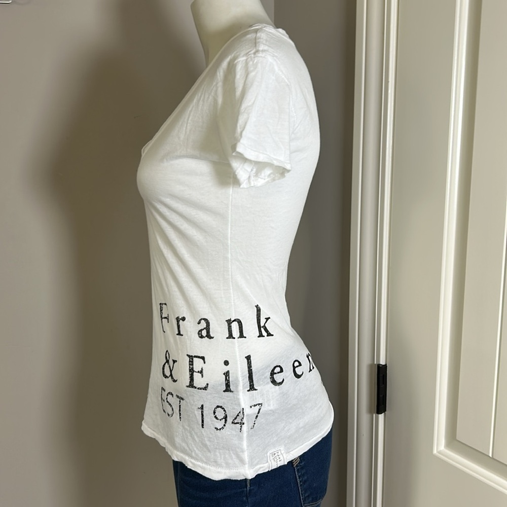 Frank and Eileen Rose T shirt White Logo Short Sleeve Top V neck Sz XS NEW